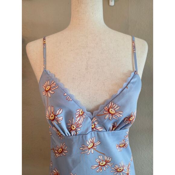 Urban Outfitters Women's Floral Satin Mini Slip Dress SZ Medium - Picture 3 of 8